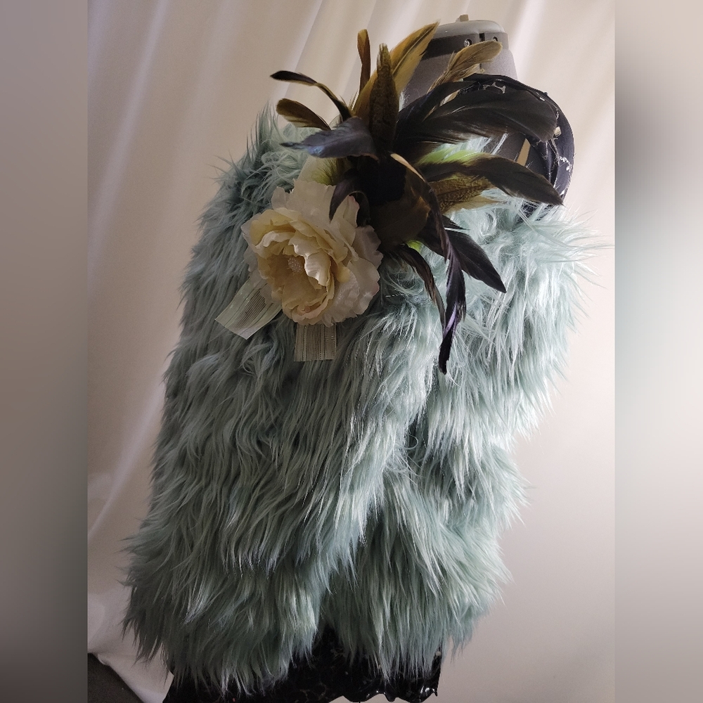Lucrezia - Picture 2 of 2